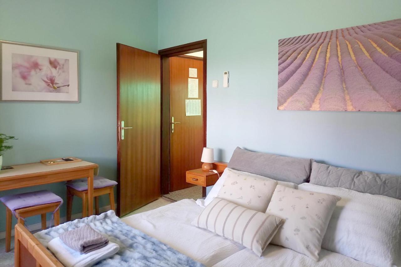 Sobe Zimmer Rooms Zivcic カルロヴァッツ エクステリア 写真